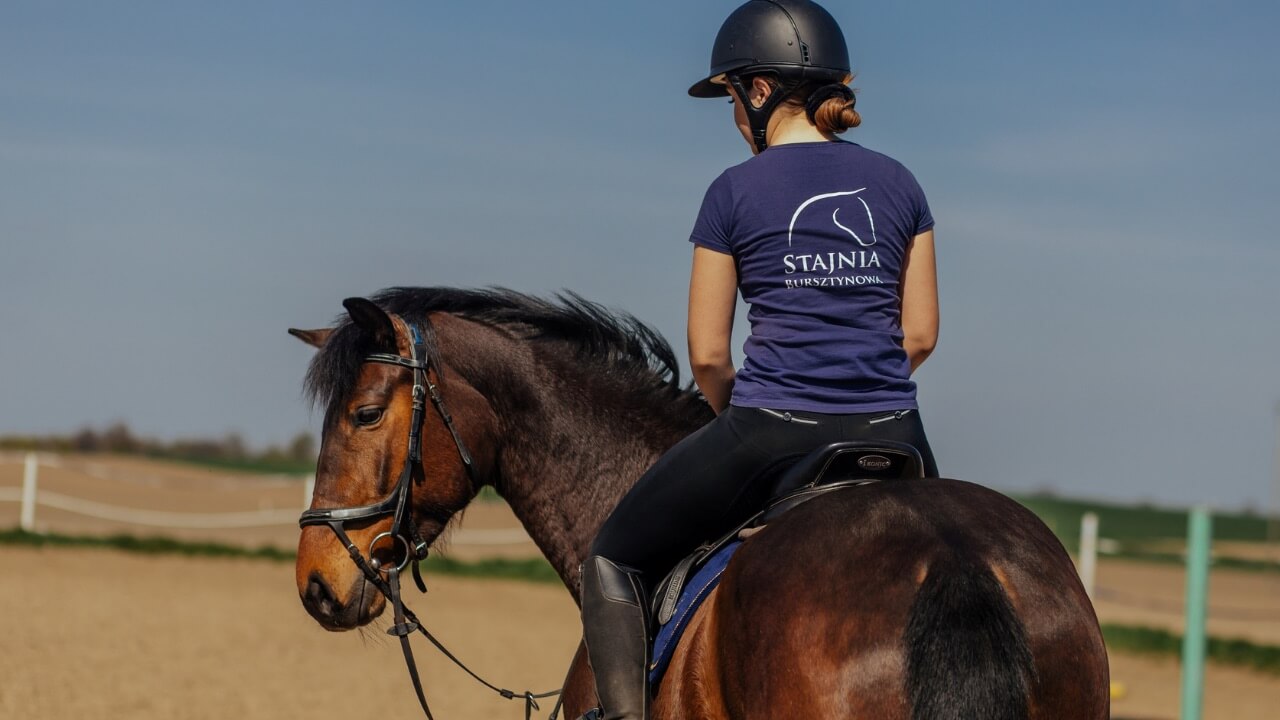 Letnie obozy jeździeckie dla dzieci